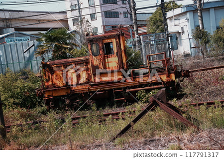 JR濱川崎站廢棄多年的貨運調車機車 JR濱川崎站廢棄多年的貨運調車機車 117791317
