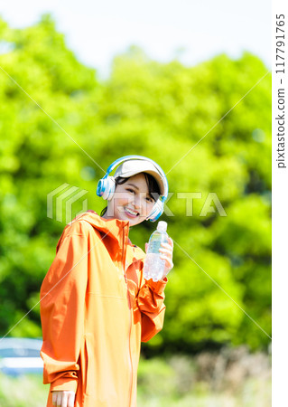 A young woman rehydrating 117791765