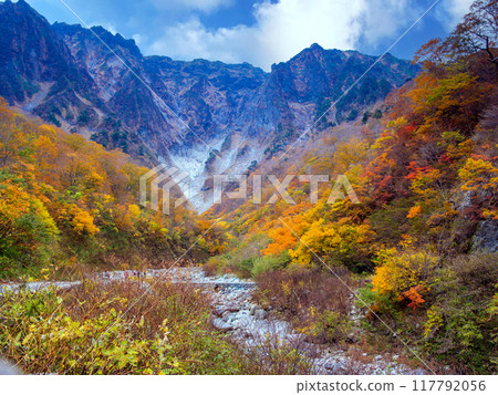 Ichinokurazawa stained with autumn leaves 117792056