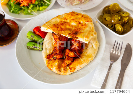 Chicken shish taouk (Sis tavuk) with lavash and vegetables 117794664