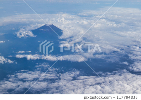 Fuji in summer as seen from an airplane 117794833