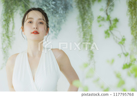 穿著婚紗的年輕女子 117795768