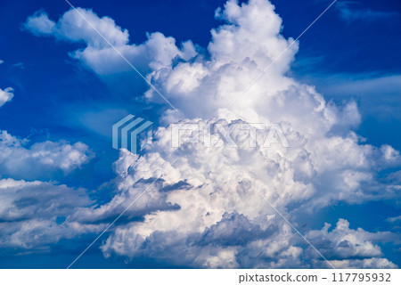 Cumulonimbus clouds rising in the summer blue sky d-2-2 High saturation contrast 117795932