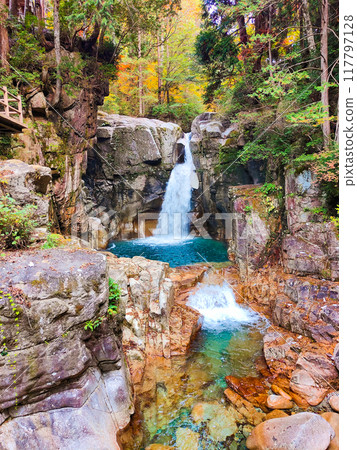 Yumori Valley (Autumn): Ryujin Falls Yumori Valley (Autumn): Ryujin Falls 117797128