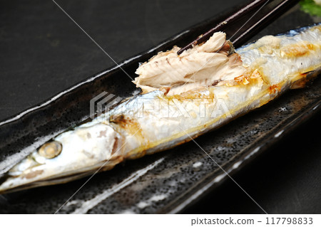 美味的鹽烤秋刀魚 美味的鹽烤秋刀魚 117798833