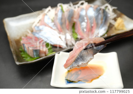 生秋刀魚生魚片筷架 117799025