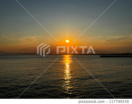 Sunset over the sea (Enoshima) 117799338