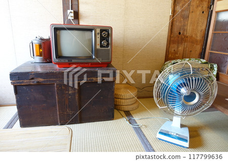 A nostalgic scene with Showa retro appliances 117799636