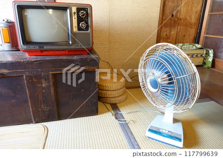 A nostalgic scene with Showa retro appliances 117799639