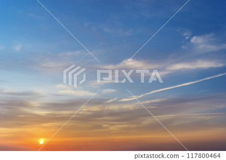 美麗的夕陽天空 117800464