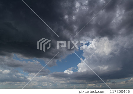 天空有許多彩雲 117800466