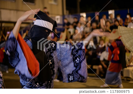 A man dancing in an indigo-dyed yukata and a Hikosan hood at the Nishimonai Bon Odori Festival in Akita Prefecture, 2024 A man dancing in an indigo-dyed yukata and a Hikosan hood at the Nishimonai Bon Odori Festival in Akita Prefecture, 2024 117800975