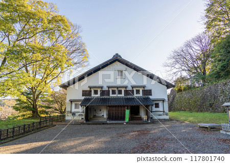 金澤城內的秋景 117801740