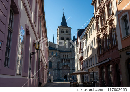 從街角看到的大教堂：德國特里爾 117802663