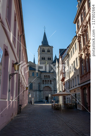 從街角看到的大教堂：德國特里爾 117802664