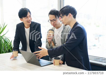 開會的男人 開會的男人 117803710