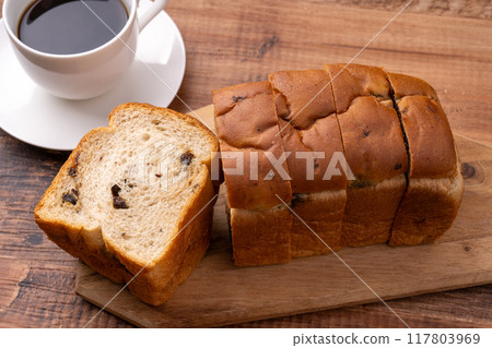 Red grape raisin bread 117803969