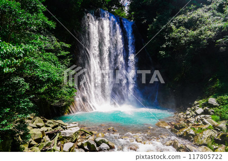 Maruo Falls, where hot spring water flows (Kirishima City, Kagoshima Prefecture) 117805722
