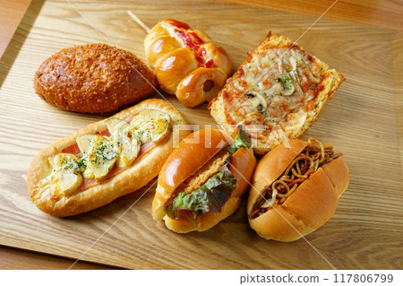 Delicious side dish bread 117806799