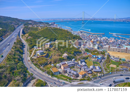 從淡路SA看到的橫跨兵庫縣明石海峽的明石海峽大橋 117807159