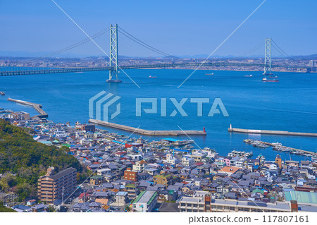 從淡路SA看到的橫跨兵庫縣明石海峽的明石海峽大橋 117807161