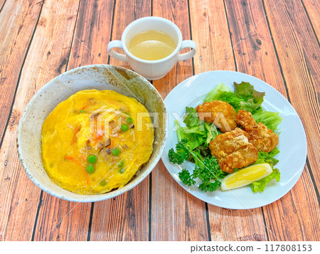 Set menu of Tianjin rice bowl and fried chicken Set menu of Tianjin rice bowl and fried chicken 117808153