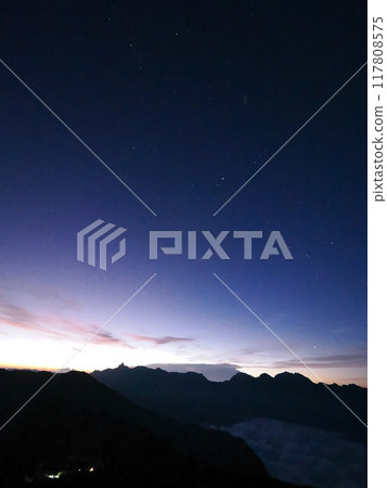 Starry sky seen from Mount Kasagatake in the Northern Alps 117808575