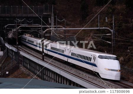 東海道新幹線上300系新幹線排成長隊形行駛_2010年1月21日攝 東海道新幹線上300系新幹線排成長隊形行駛_2010年1月21日攝 117808696