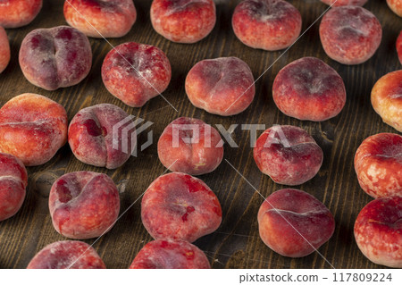 a pile of ripe washed peaches on the table 117809224