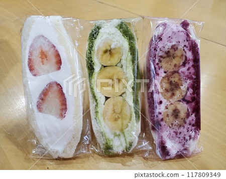 3種草莓香蕉水果三明治 117809349