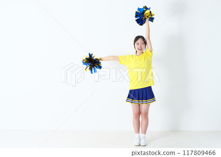 Smiling cheerleader 117809466