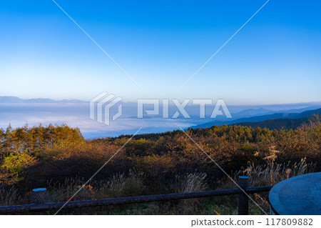[雲海素材]秋天從高博奇高原看到的面向北阿爾卑斯山的雲海[長野縣] 117809882