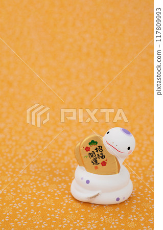 蛇年新年賀卡材質白蛇背橢圓形櫻花圖案 蛇年新年賀卡材質白蛇背橢圓形櫻花圖案 117809993