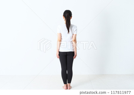後面是個20多歲的女人 117811977