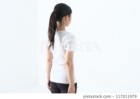 後面是個20多歲的女人 後面是個20多歲的女人 117811979
