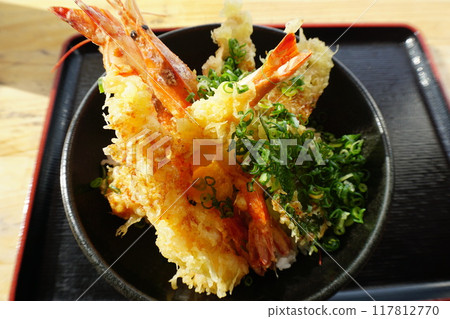 Shrimp tempura bowl 117812770