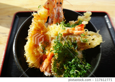 Shrimp tempura bowl 117812771