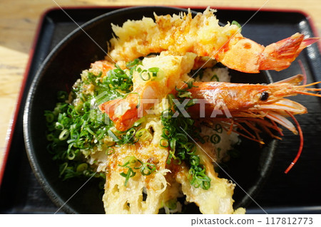 Shrimp tempura bowl 117812773