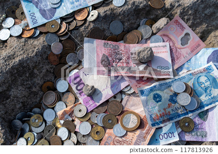 World banknotes and coins World banknotes and coins 117813926