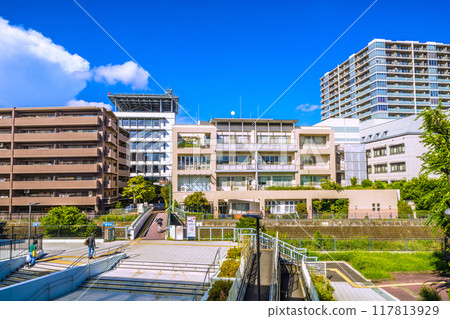 日本橫濱城市景觀，八月。相鐵 星川站等景觀後面的橫濱市消防局 = 2020 年 8 月 24 日 117813929