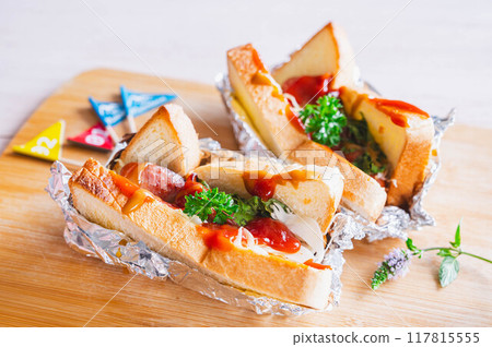 Bread hot dog 117815555
