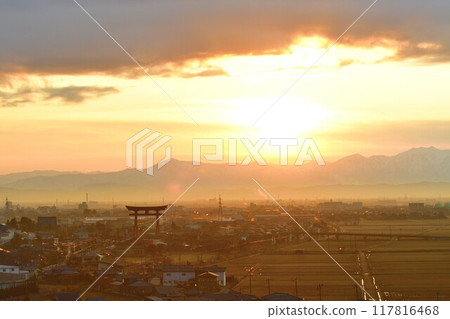 早晨的大鳥居彌彥(新潟縣) 早晨的大鳥居彌彥(新潟縣) 117816468