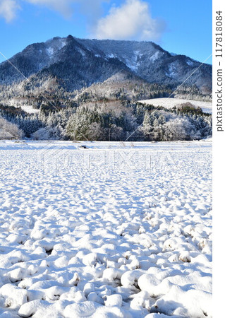 冬天的角田山（新潟縣） 117818084