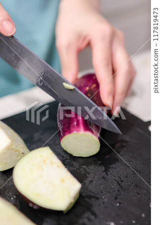 Photo of cutting eggplant Photo of cutting eggplant 117819473