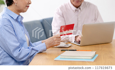 一對即將結束生命的老年夫婦 117819873