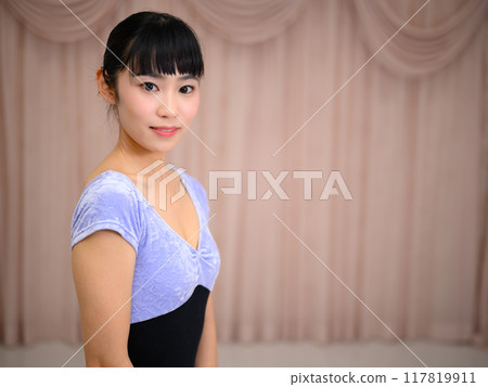 芭蕾舞者看著我 芭蕾舞者看著我 117819911