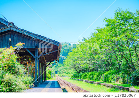 The tracks leading to my hometown 117820067