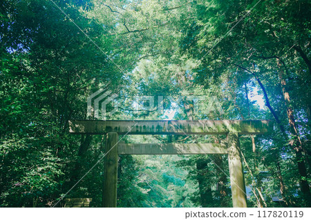 伊勢神宮的外殿 117820119