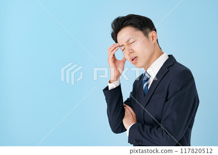 擔心的商人側身 117820512