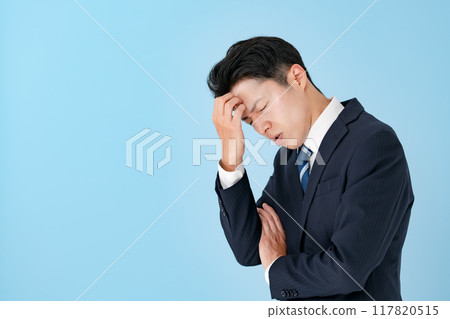 擔心的商人側身 117820515